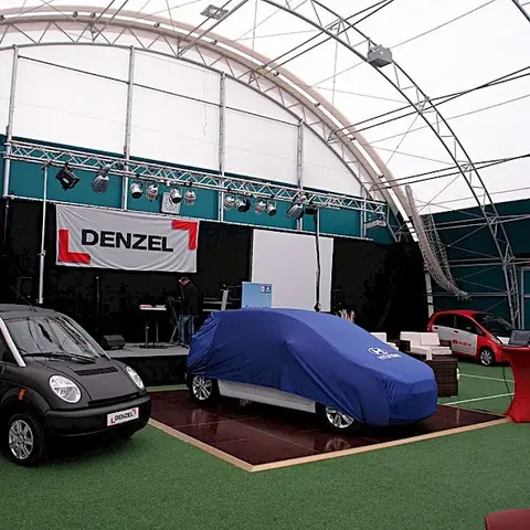 Fahrzeugpräsentation in der Eventhalle